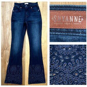 SHYANNE COUNTRY WESTERN LOW RISE EMBROIDERED FLARE WOMEN’S JEANS sz 25 Denim